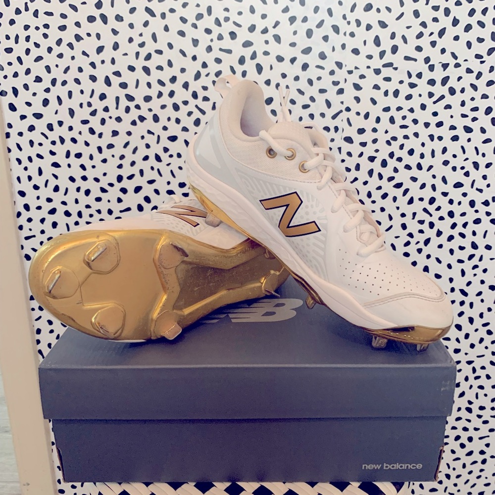 New Balance womens Fastpitch cleats. Size 9. White with gold N and cleats/sole.